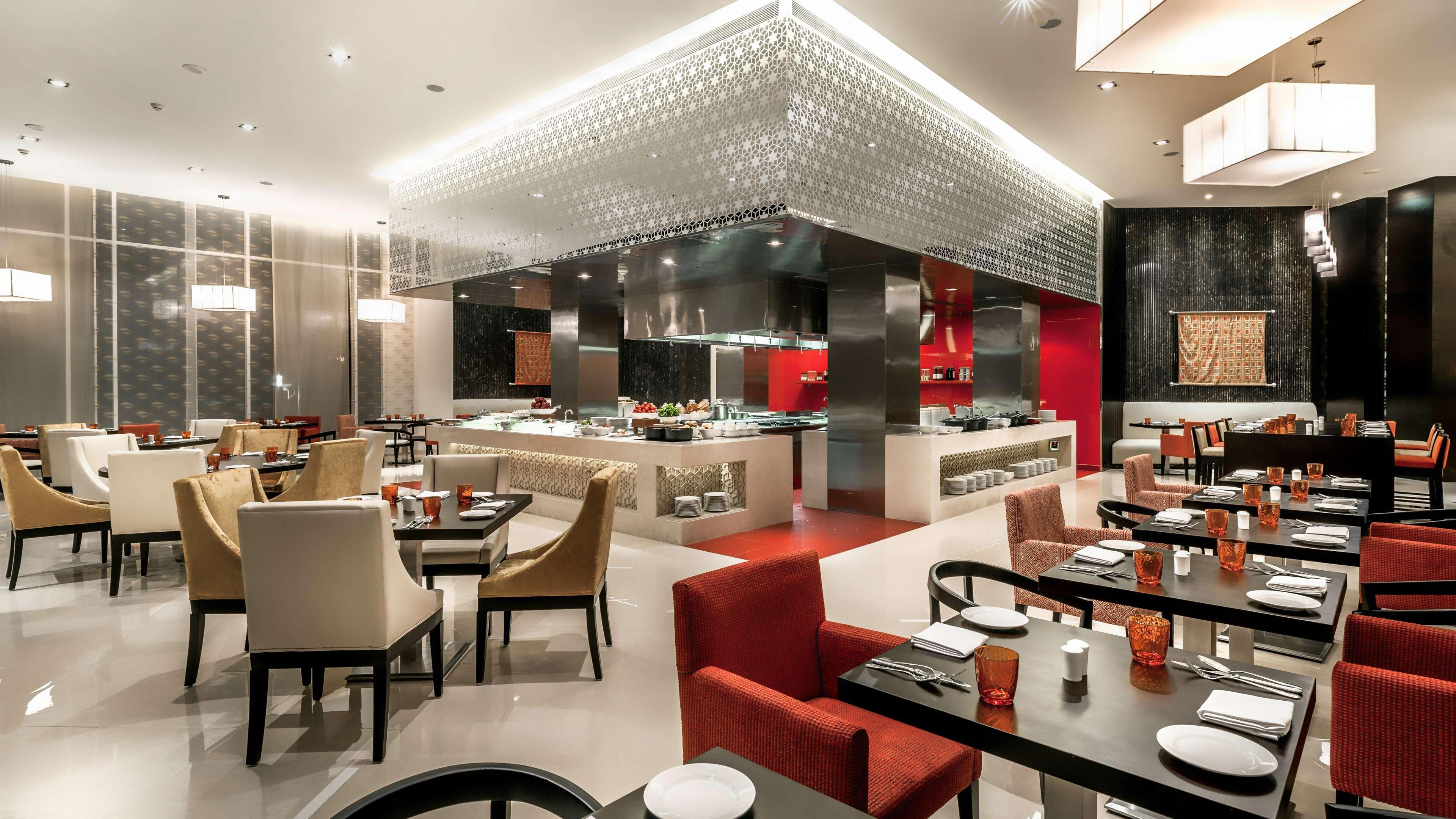 Hyatt Place Gurgaon Udyog Vihar Dış mekan fotoğraf The restaurant