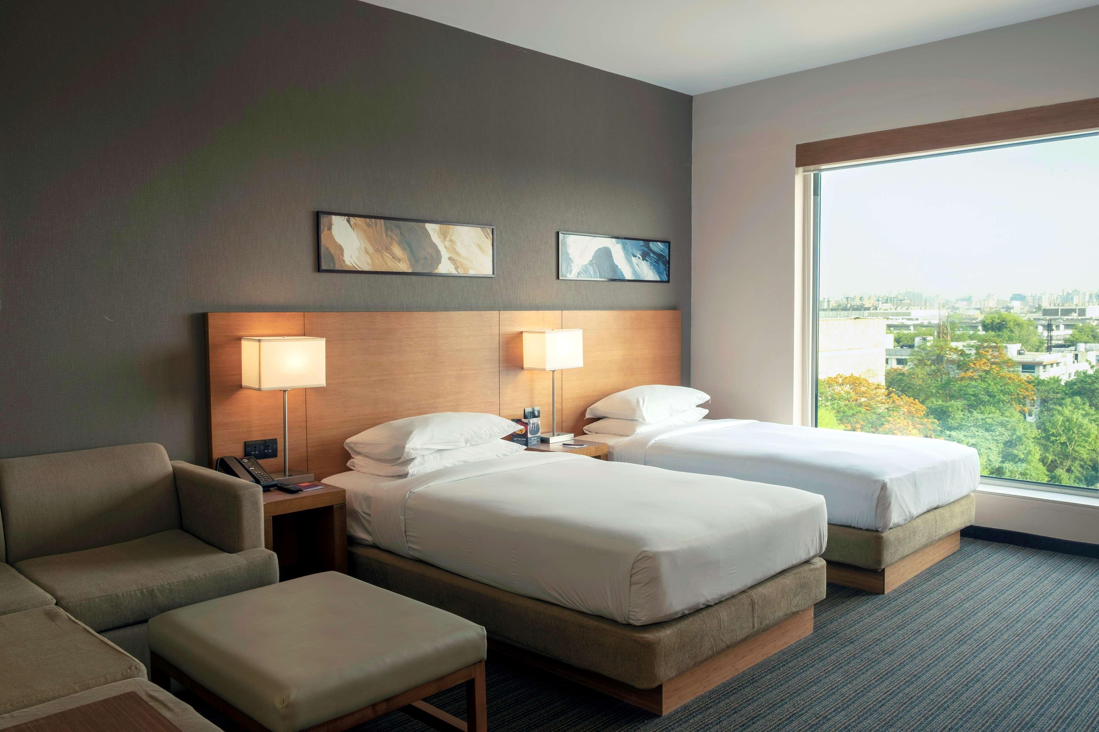 Hyatt Place Gurgaon Udyog Vihar Dış mekan fotoğraf Holiday Inn Express room