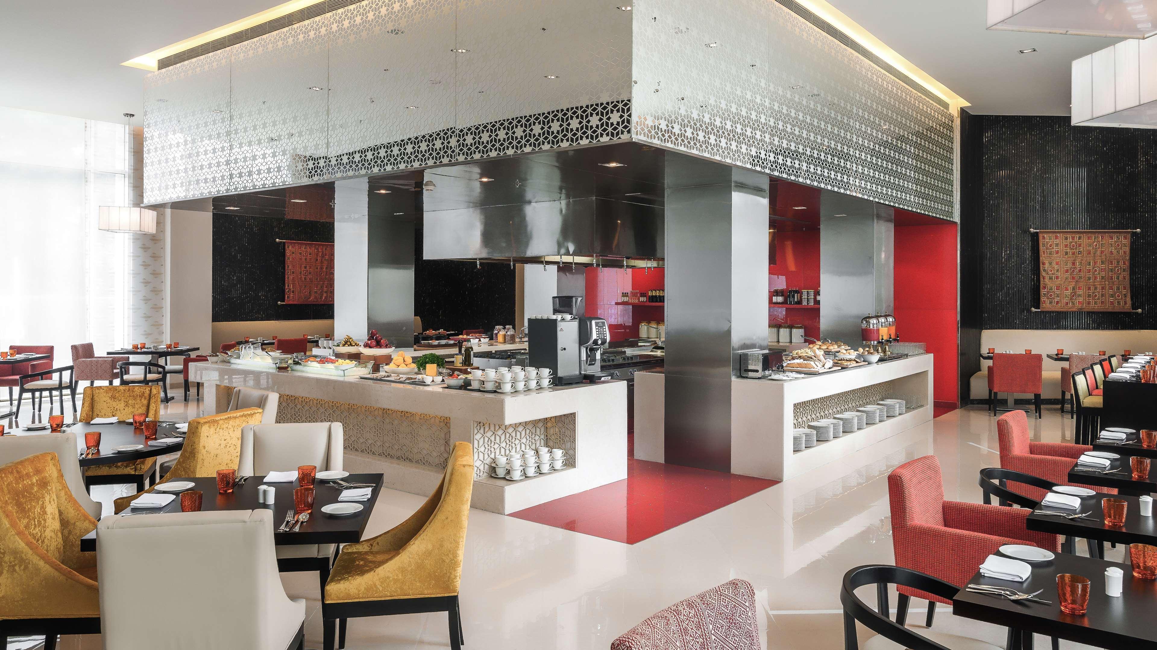 Hyatt Place Gurgaon Udyog Vihar Dış mekan fotoğraf The restaurant