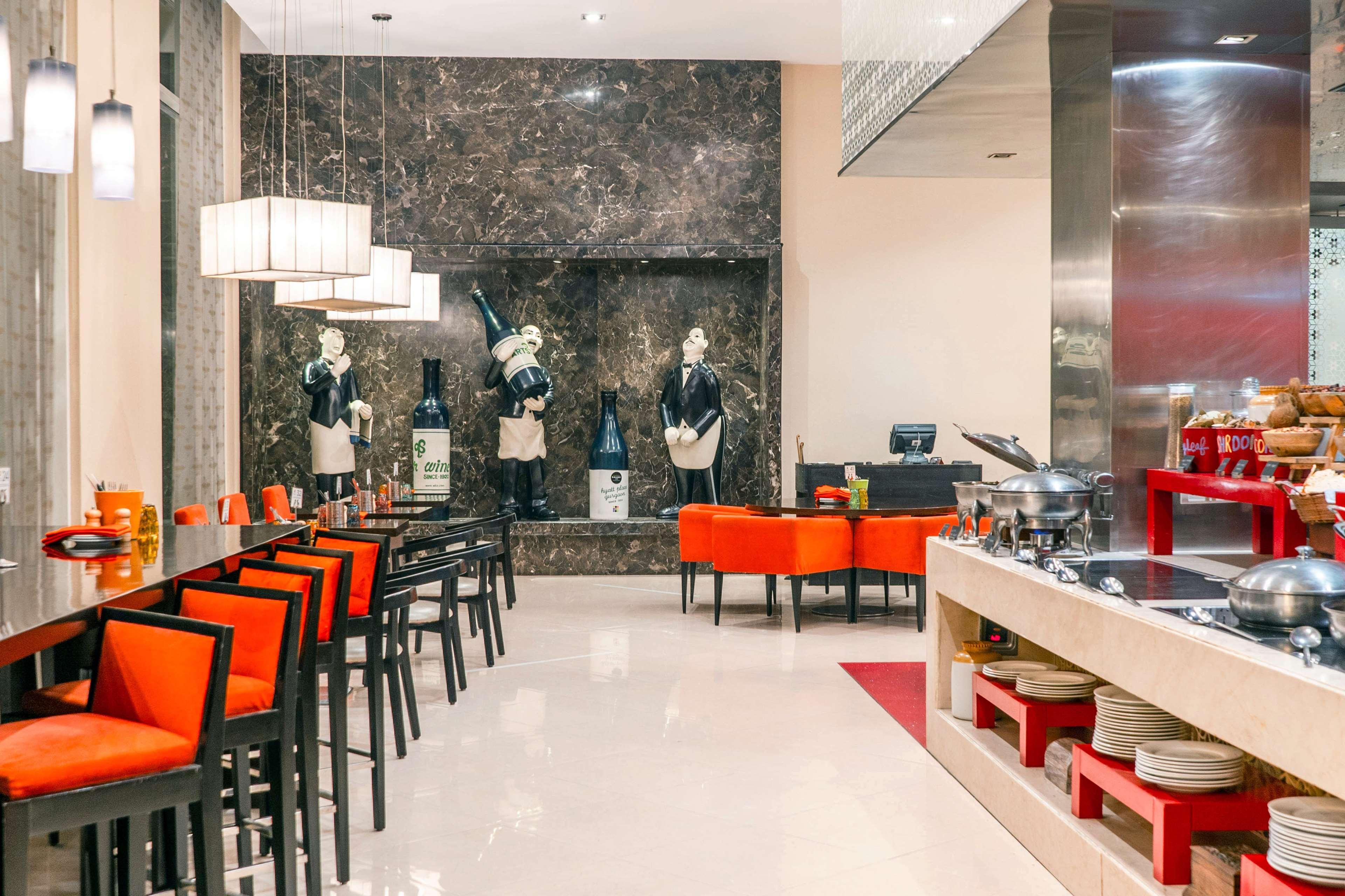 Hyatt Place Gurgaon Udyog Vihar Dış mekan fotoğraf The restaurant