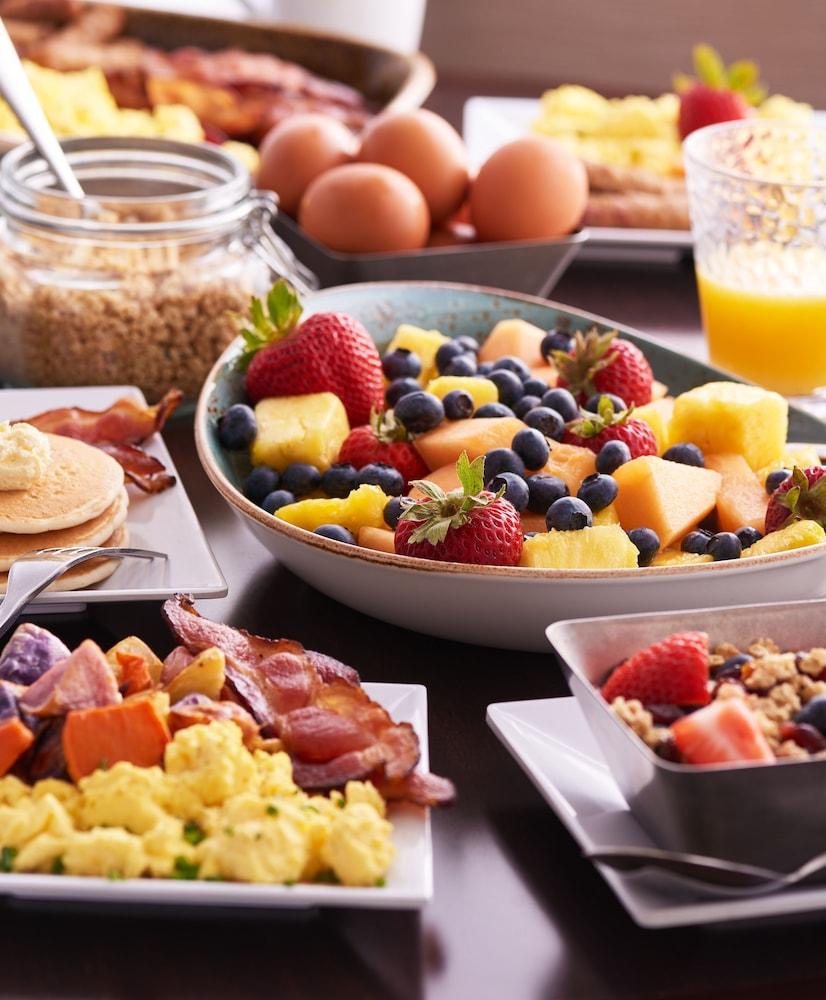 Hyatt Place Gurgaon Udyog Vihar Dış mekan fotoğraf Fruit salad