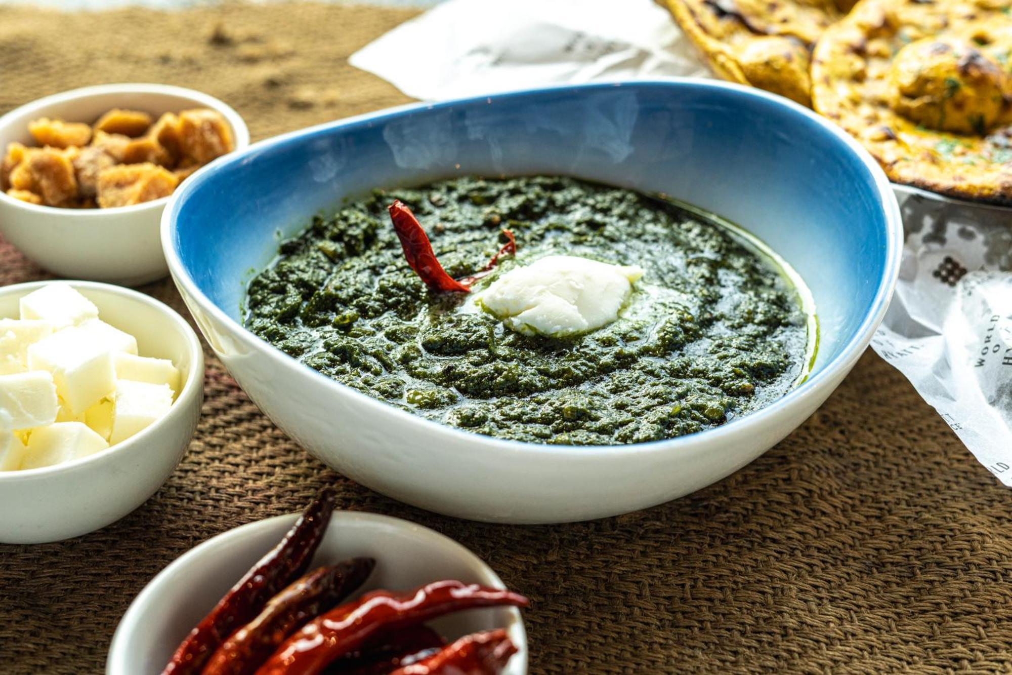 Hyatt Place Gurgaon Udyog Vihar Dış mekan fotoğraf Palak paneer